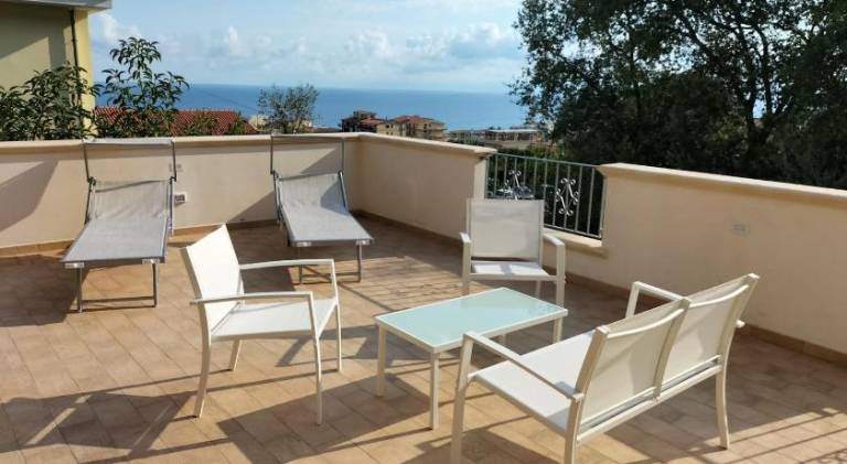 Lovely holiday apartment with terrace & yard | Pet-friendly — photo 4