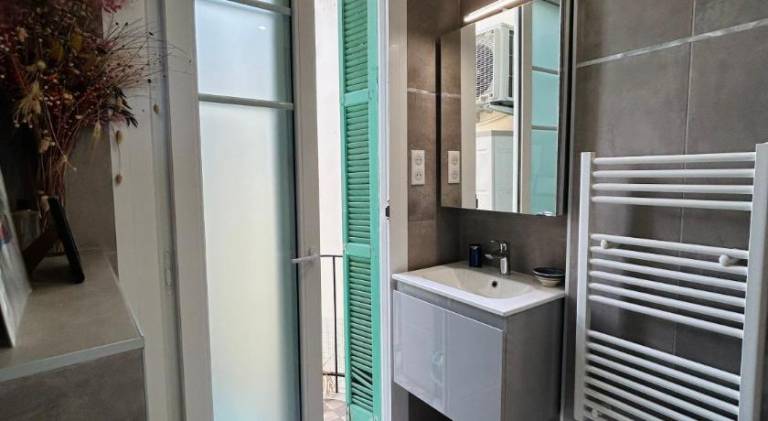 Charming rental apartment with terrace | Next to Russian Orthodox Cathedral | Suitable for remote work | Pets allowed — photo 2