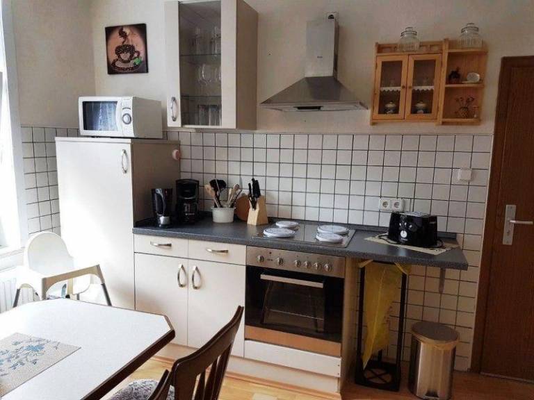 Family-friendly pleasant rental apartment with patio, yard & barbecue | Pets allowed — photo 3