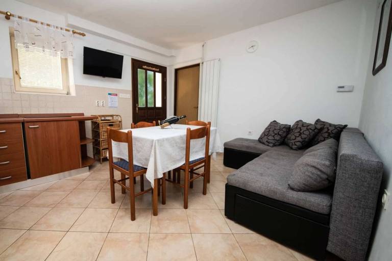 Two bedroom apartment with balcony and sea view Njivice, Krk (A-21862-b) — photo 2