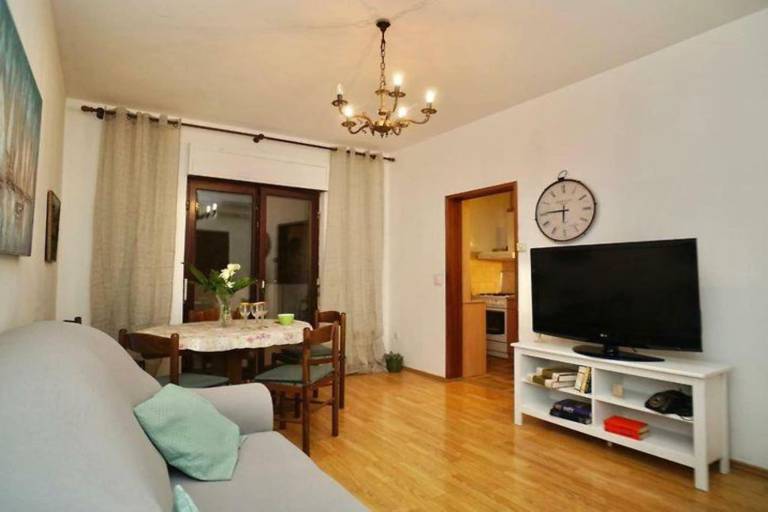 Beautiful rental apartment with patio | Sea view | Next to the beach | Dogs allowed in Seget