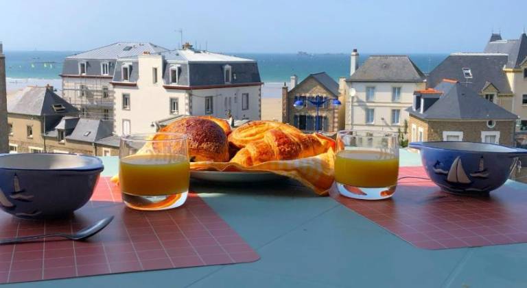 Apartment with terrace | Close to the beach | Perfect for remote work | Dogs allowed in Dinan