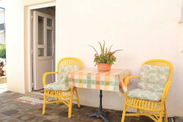 Holiday apartment with terrace & barbecue — photo 3