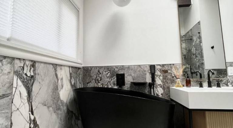 House with private pool, BBQ & hot tub — photo 4