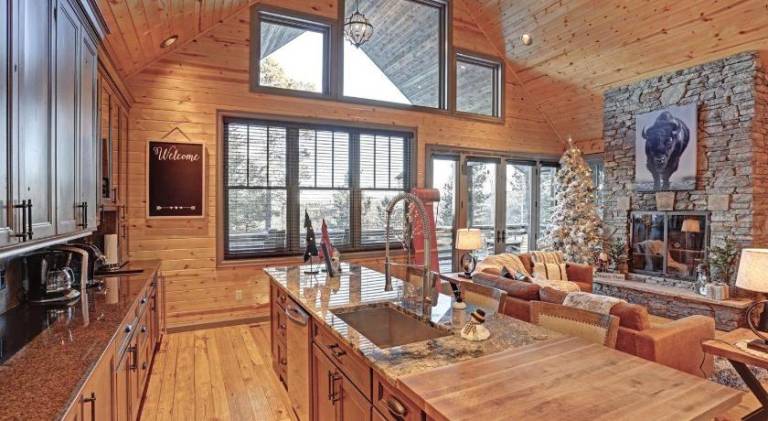 Charming vacation home with pool & jacuzzi | Pets allowed in Deadwood, SD