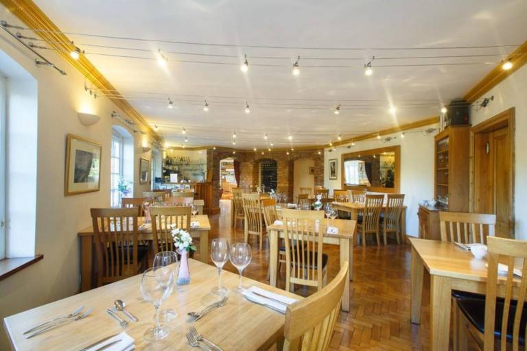 Beautiful serviced apartment with terrace & yard | Pets allowed — photo 2