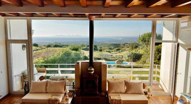Lovely Beach House with Stunning View — photo 3