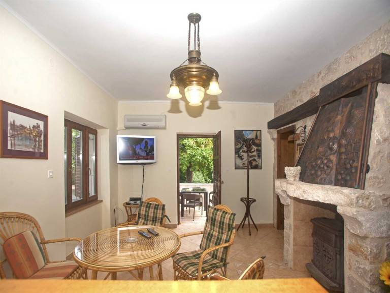 Apartment Azzurra seafront Njivice — photo 4