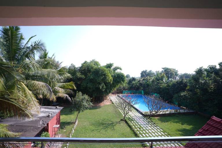 Villa with yard, grill & pool — photo 5