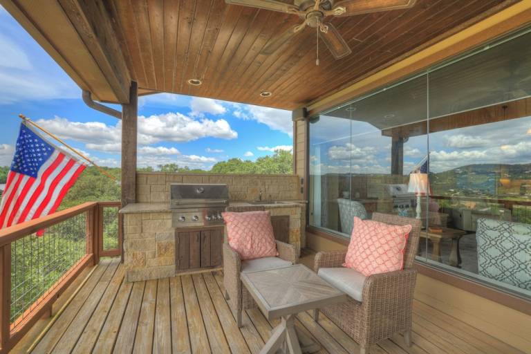 House  Canyon Lake