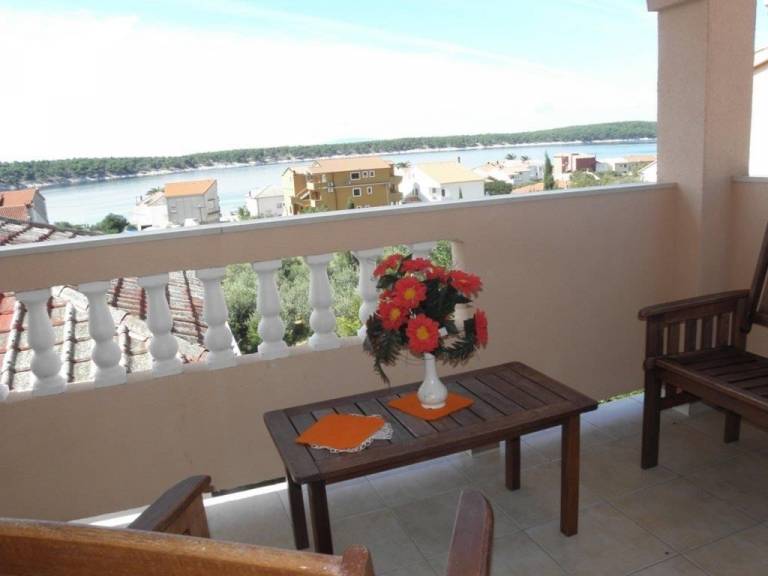 Pleasant apartment with garden, BBQ & fast internet | Sea view | Dogs allowed — photo 4