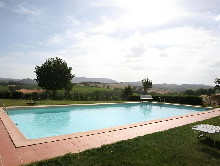 Holiday apartment with garden, BBQ & pool — photo 2