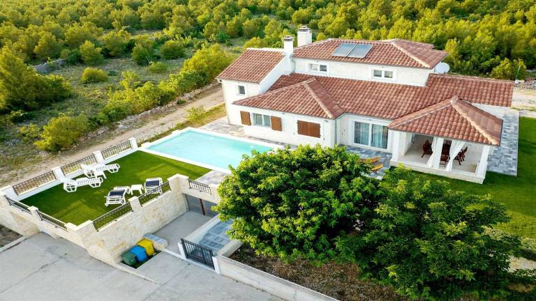Villa with garden, BBQ & patio in Sibenik