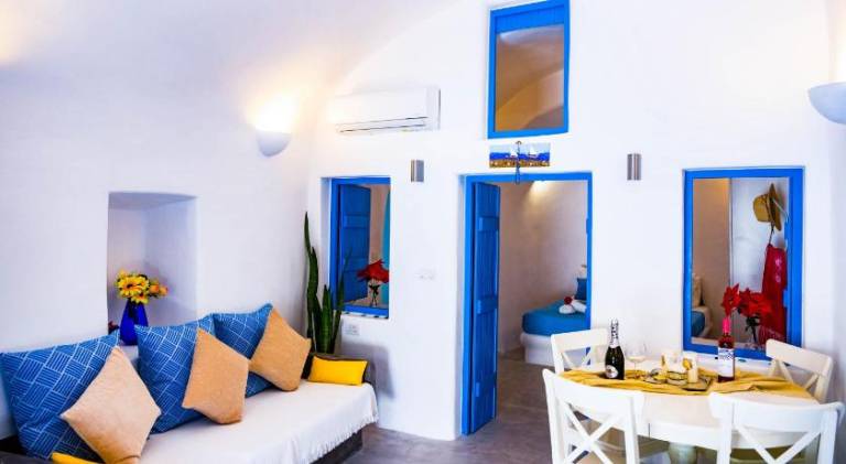 Apartment with barbecue & patio in Santorini
