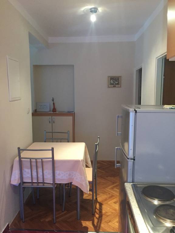 Holiday apartment with terrace, BBQ & pool — photo 5