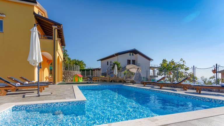 Family-friendly spacious villa with garden, terrace & private pool | Pets are welcome — photo 2