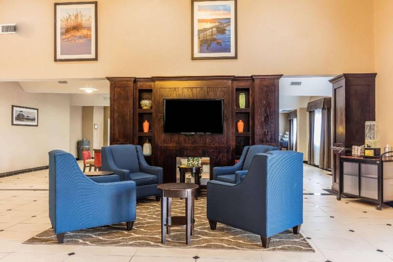 Comfort Inn & Suites Crystal Inn Sportsplex — photo 3
