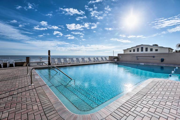 Oceanfront Daytona Beach Club Studio w Balcony