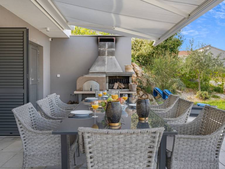 Vacation home with BBQ, garden & patio — photo 4