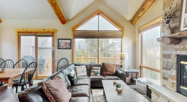 Fully equipped lovely vacation home with patio, pool & jacuzzi | Good for workation | Dogs allowed — photo 3
