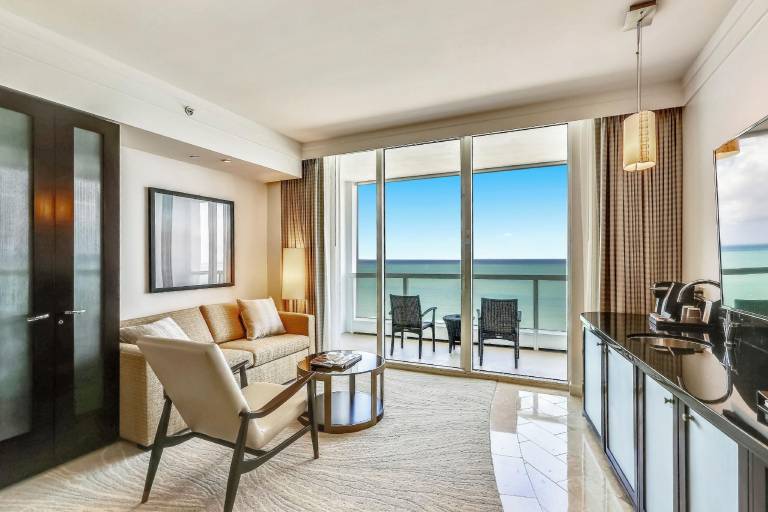 Residences at Fontainebleau Miami — photo 2
