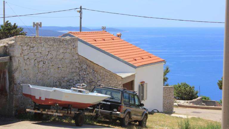 hiša Ustrine