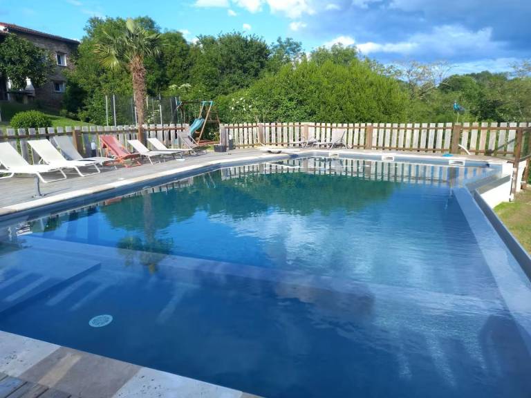 Fully equipped beautiful gite with grill, yard & patio | Pet-friendly — photo 5