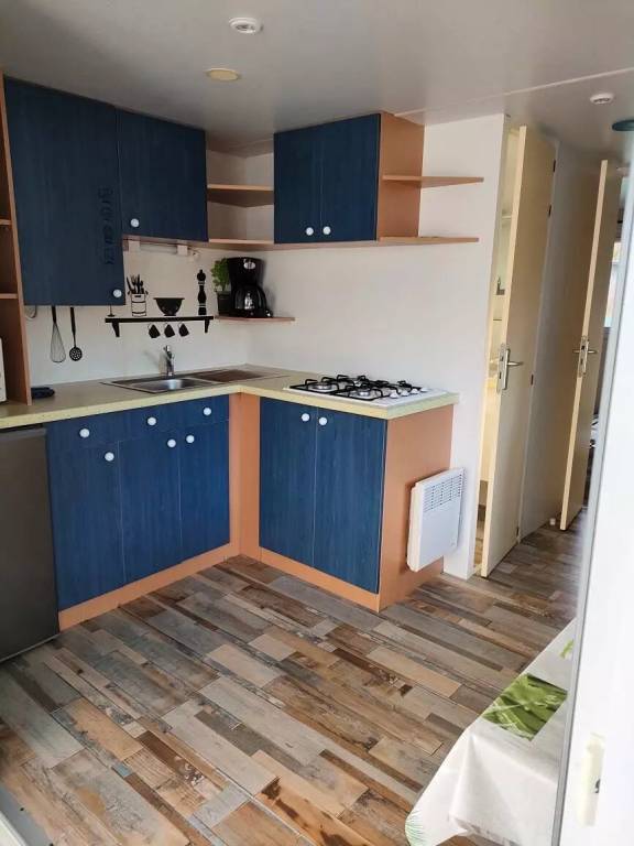Mobile home with yard, barbecue & patio — photo 5