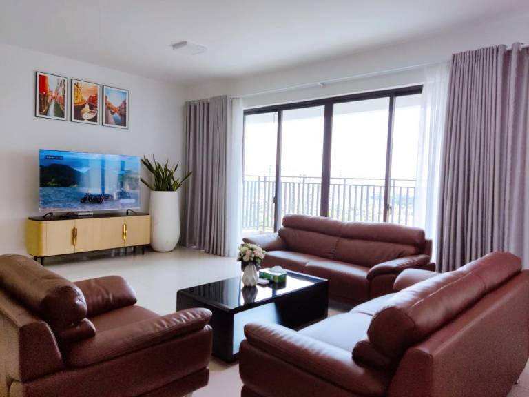 RIVIERA POINT Lux & Spacious 3Br Condo10' to SECC — photo 2