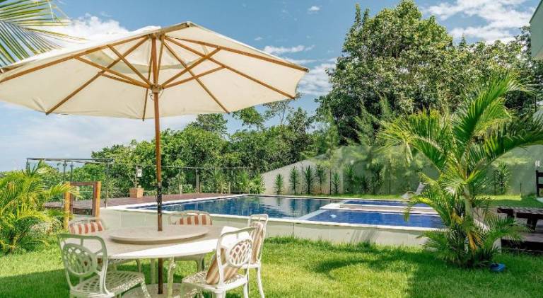 Vacation home with pool — photo 3