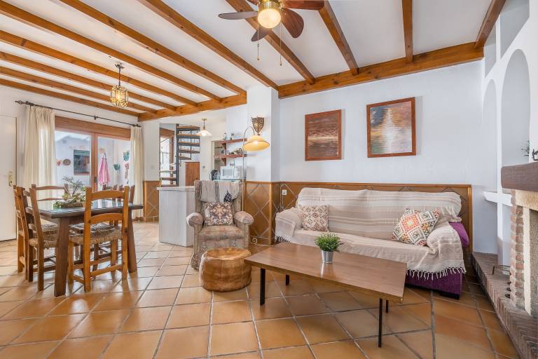 Vacation Home "El Valle Verde" with Mountain View, Private Terrace & Wi-Fi in Granada