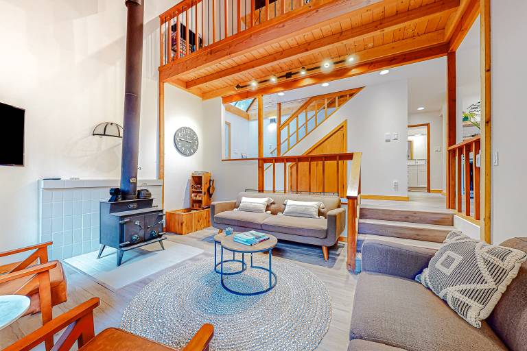 Forested 4 BR w Games Fire Pit & Wood Stove