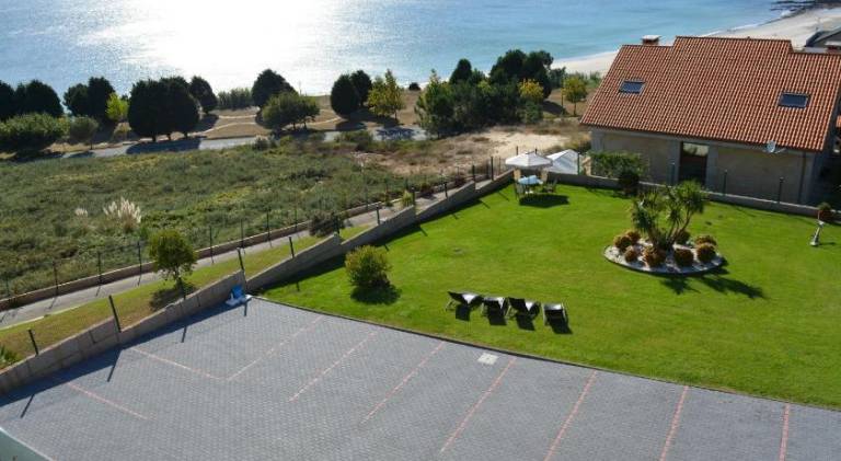 Lovely rental apartment with garden, BBQ & patio | Next to the beach | Pet-friendly in Sanxenxo