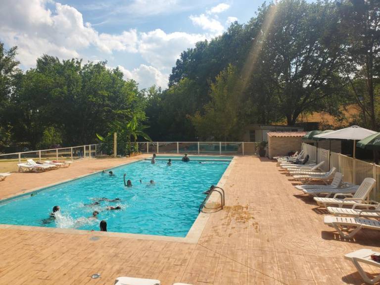 Bungalow with patio & pool | Pet-friendly — photo 3