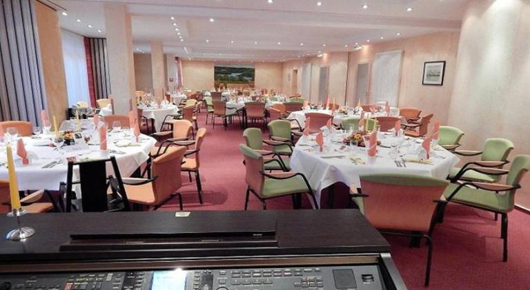 Land-gut-Hotel Zum alten Forsthaus - Aufladestation fur Elektroautos — photo 2