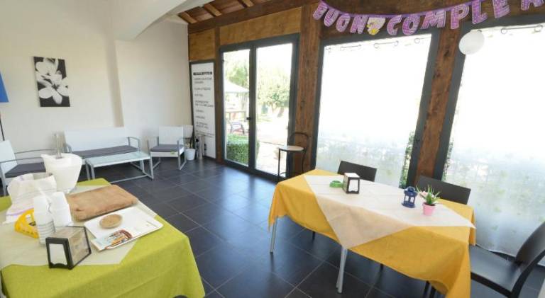 Serviced apartment with barbeque, hot tub & pool — photo 2