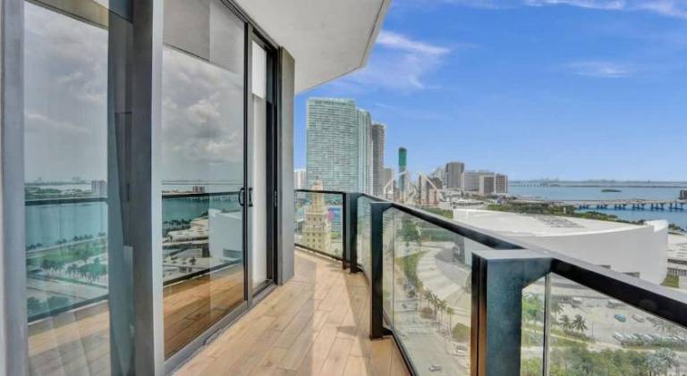 Miami 30th floor 3BR Luxury Condo with Views — photo 4
