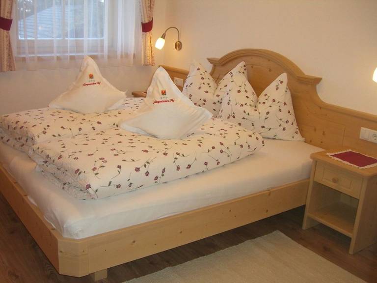 Ferienwohnung mit Hund in Kastelruth für max. 5 Personen Ferienwohnung mit Hund in Kastelruth für max. 5 Personen