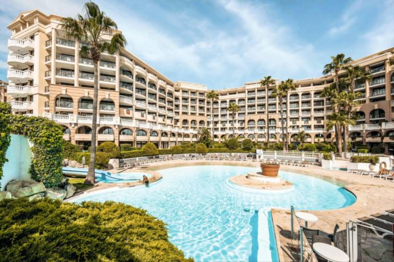 Family-oriented pleasant apartment with patio, yard & pool | Next to the beach | Pets are welcome — photo 3
