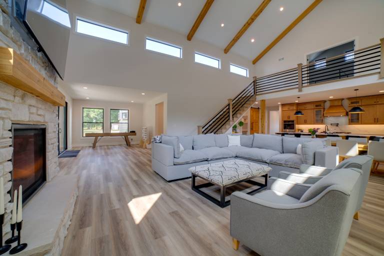 Kouts Home: High-End Retreat in Secluded Setting — photo 3