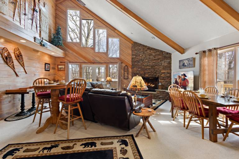 Cabin with hot tub & barbeque | Mountain view — photo 2