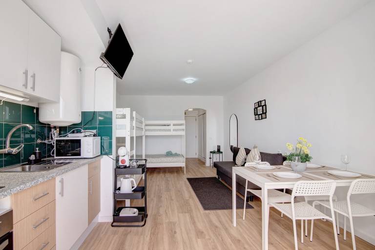 Apartment 'The Oura Stay' with Sea View, Wi-Fi and Air Conditioning — photo 5