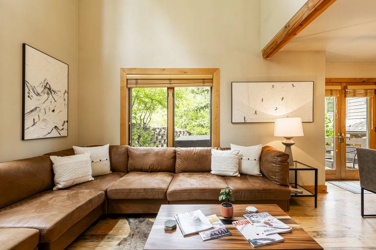 Year-Round Fun - Central Location, Private Hot Tub & 5-Min Walk to Free Shuttle! — photo 3