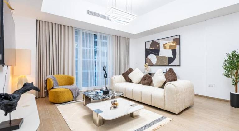 Fully equipped rental apartment with pool & terrace | Beach nearby | Pets are welcome in Abu Dhabi