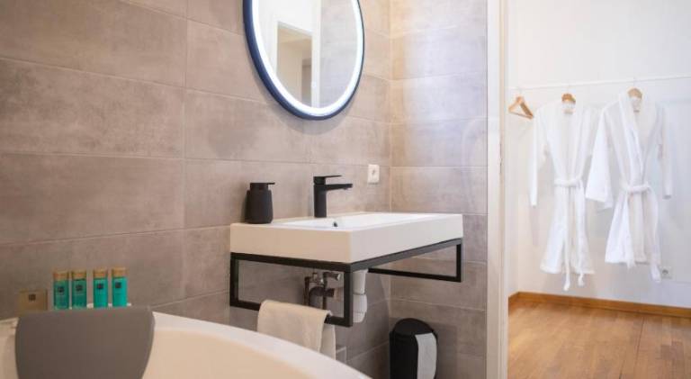 Apartment with hot tub in Colmar
