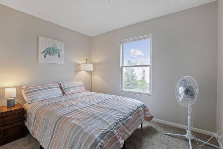 Children-friendly big vacation home with pool & yard | Pets are welcome — photo 3