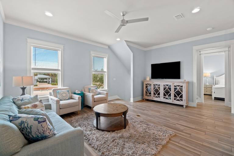 House with barbecue, heated pool & patio | Water view — photo 2