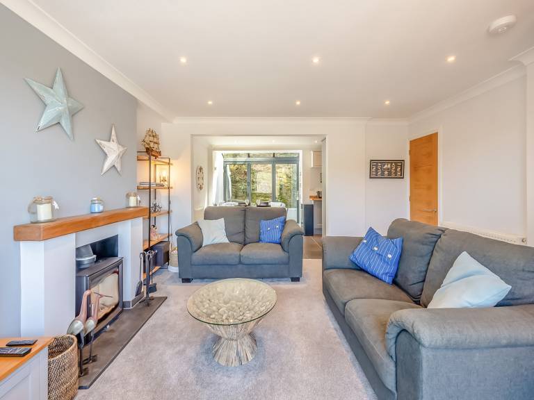 Cottage with garden | Water view — photo 4