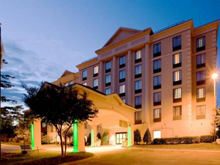 Holiday Inn & Suites Raleigh Cary I 40 Walnut St