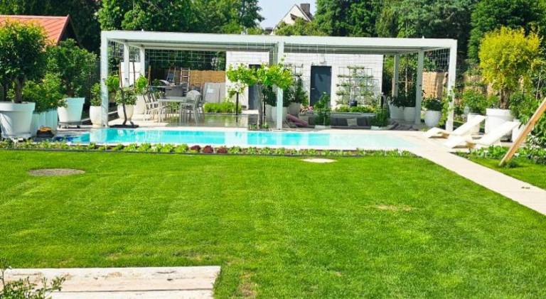 Holiday apartment with pool in Munich